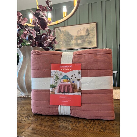 Twin/Twin XL Scalloped Edge Quilt – Light Terracotta – Brand New - Picture 3 of 7